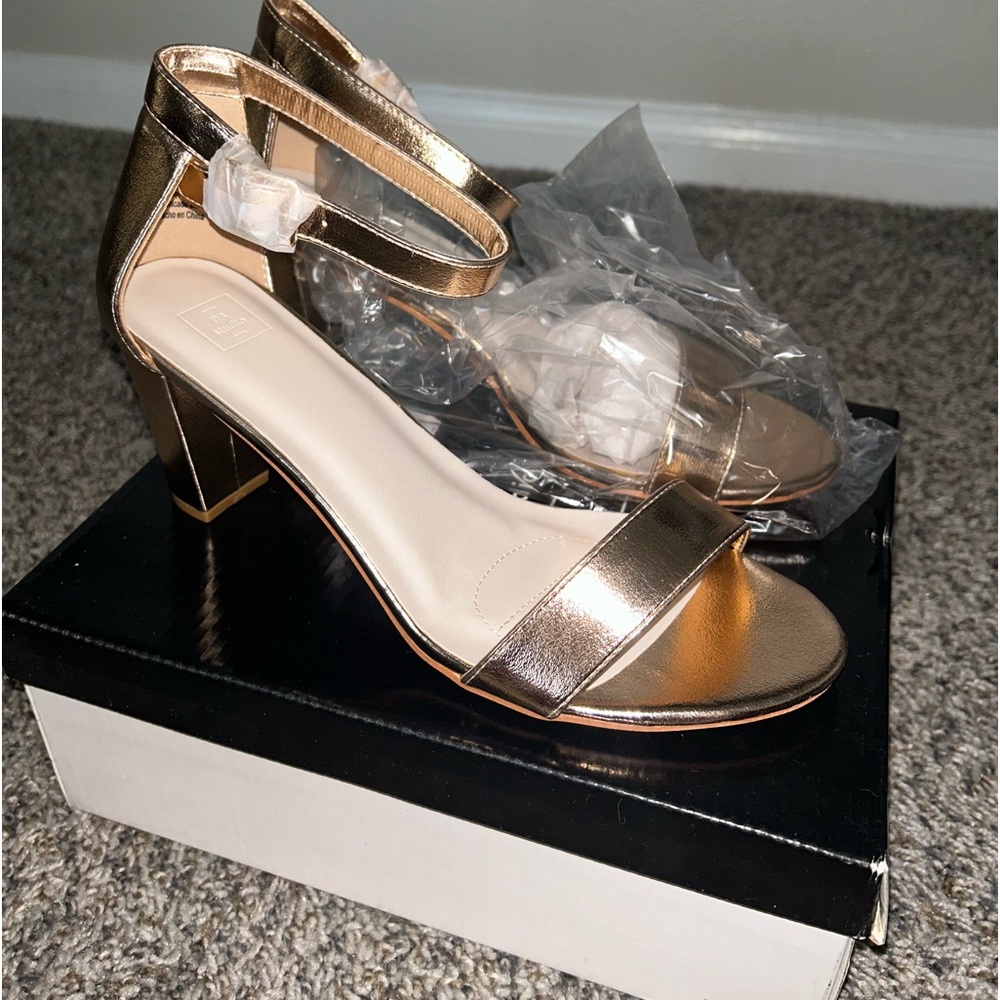 BRAND NEW rose gold heels